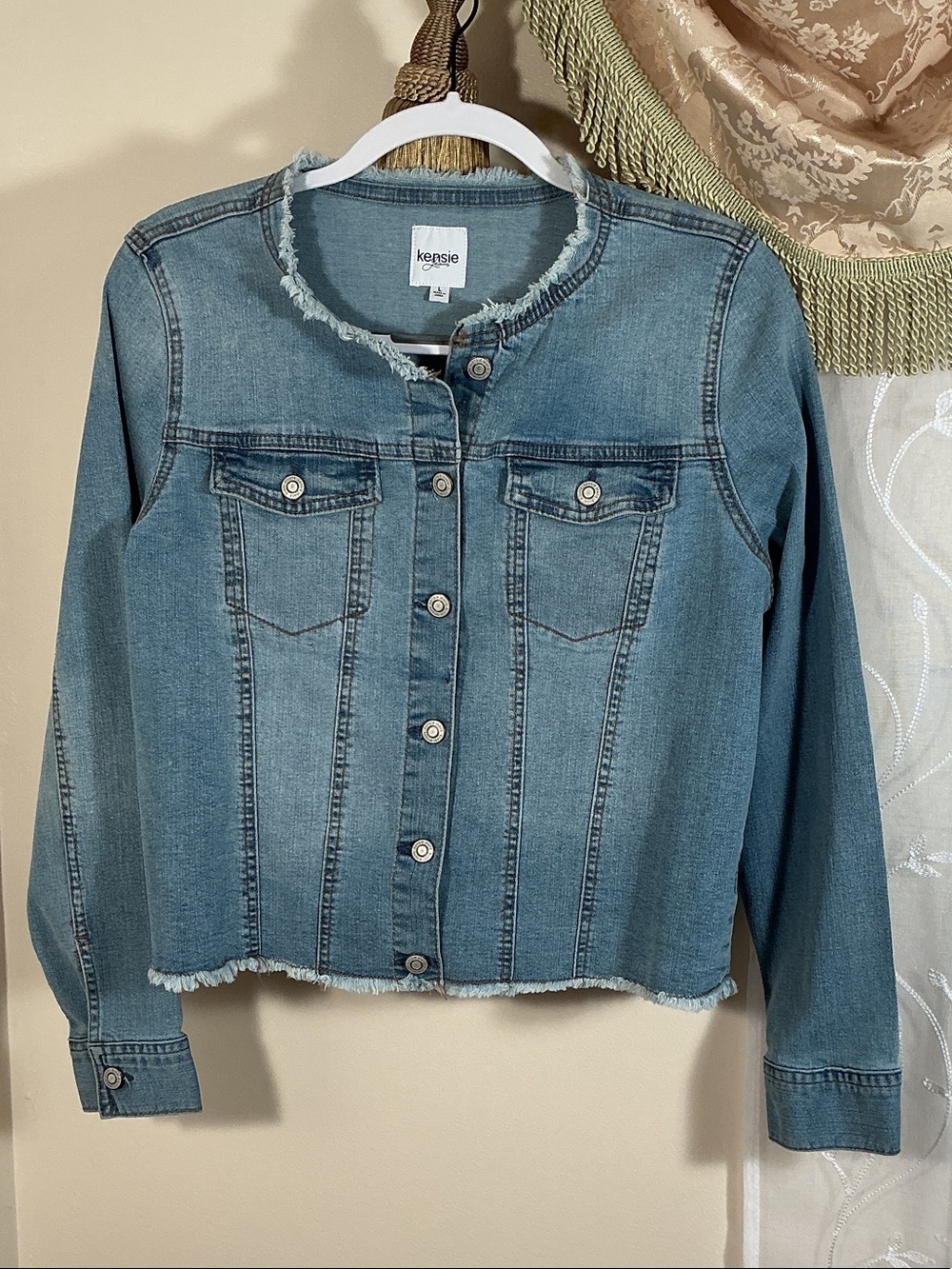 Kensie Light Blue Cropped Denim Jacket & Frayed Trim Sz L Cotton Blend Stretch
